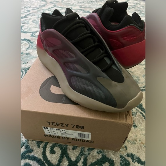 Yeezy 700 fade carbon